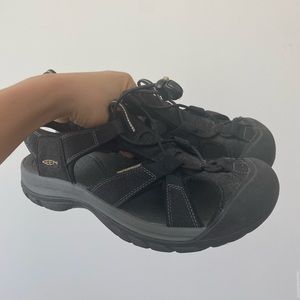 Men’s Keen Shoes NWOT size 10